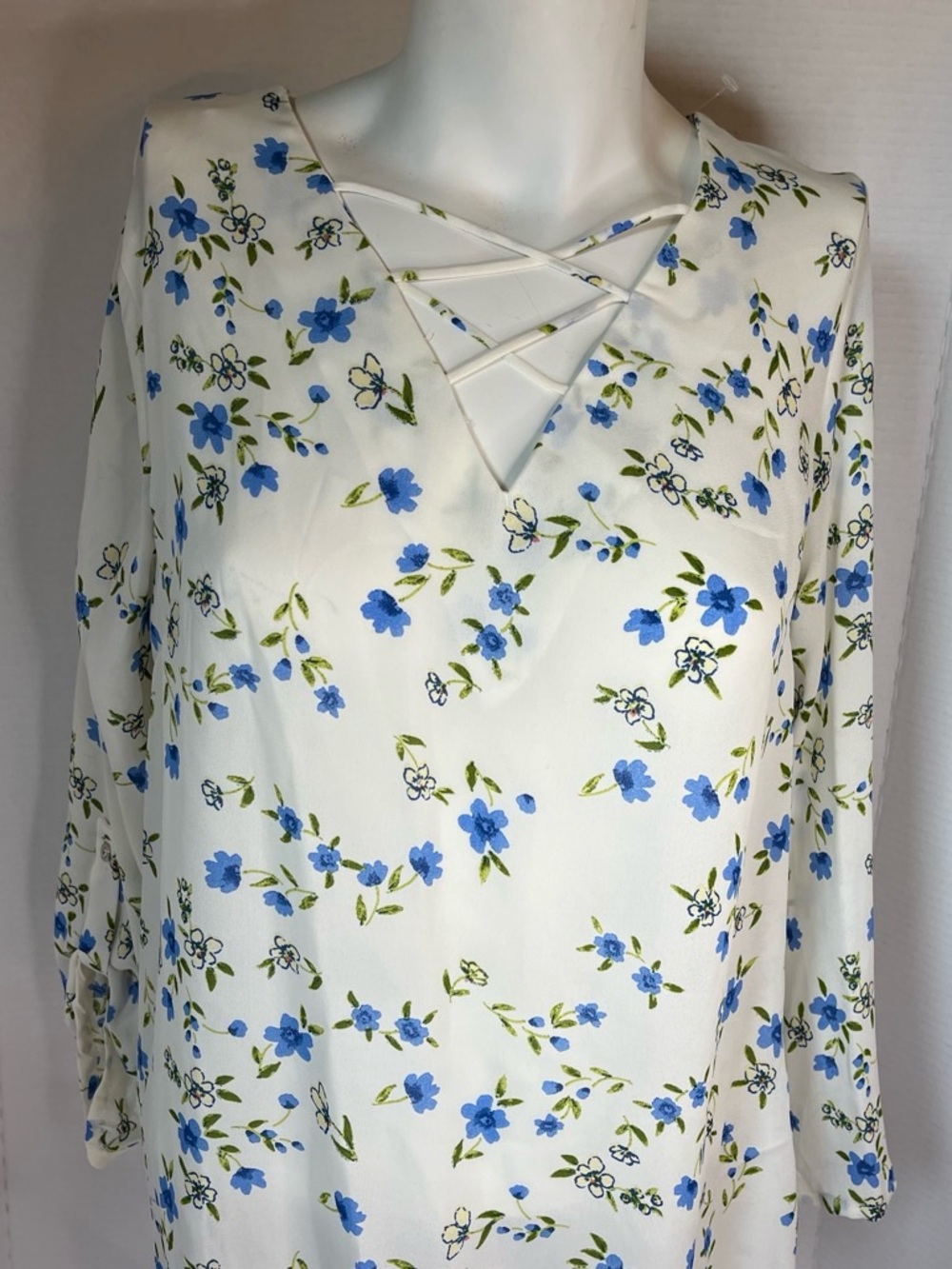 Crisscross V-Neck Floral Tunic Top - Blue on White